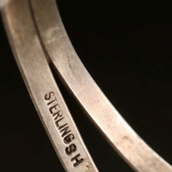 STERLING SILVER WIREWORK PETIT VINTAGE CUFF BRACELET WITH CORAL & MALACHITE - Picture 4 of 6